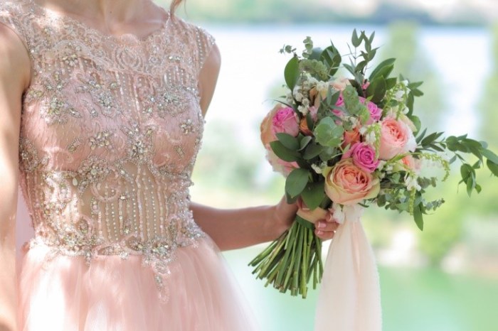 How to decide wedding dress style