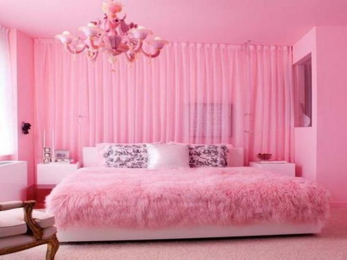 How to decorate my pink room